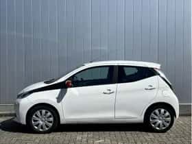 Toyota Aygo (2015) thumbnail 2