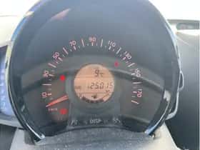 Toyota Aygo (2015) thumbnail 11