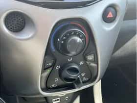 Toyota Aygo (2015) thumbnail 15