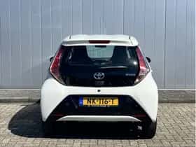 Toyota Aygo (2015) thumbnail 5