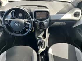Toyota Aygo (2015) thumbnail 9
