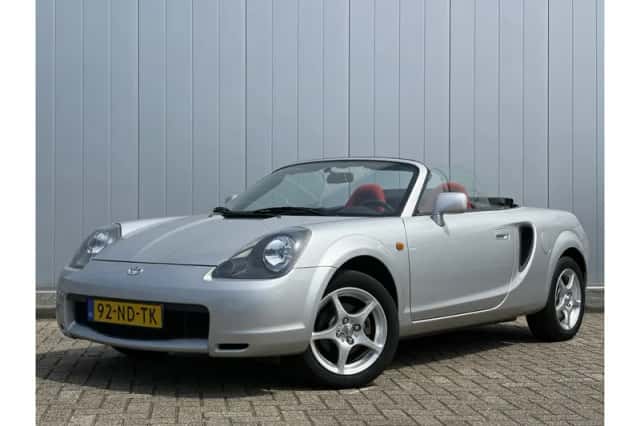 Toyota MR2 (2000) thumbnail 1