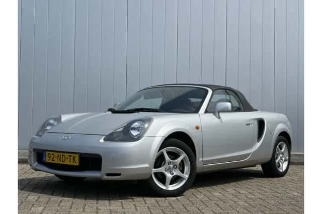 Toyota MR2 (2000) thumbnail 2