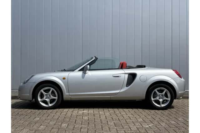 Toyota MR2 (2000) thumbnail 3
