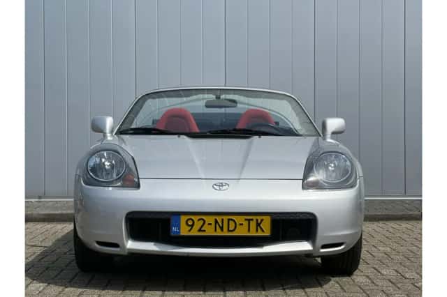 Toyota MR2 (2000) thumbnail 5