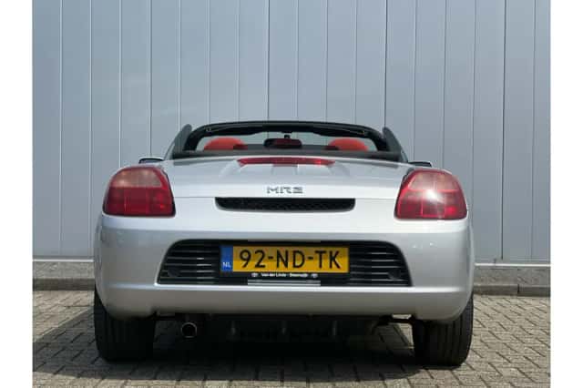 Toyota MR2 (2000) thumbnail 6