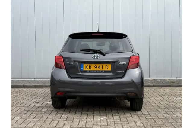 Toyota Yaris (2016) thumbnail 5