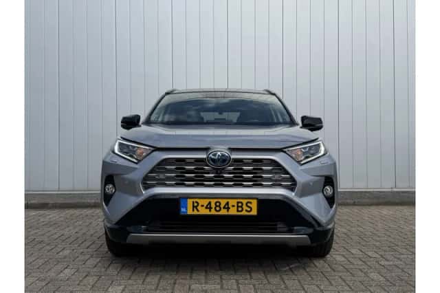 Toyota RAV4 (2021) thumbnail 3