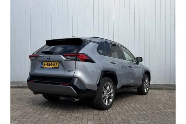 Toyota RAV4 (2021) thumbnail 4