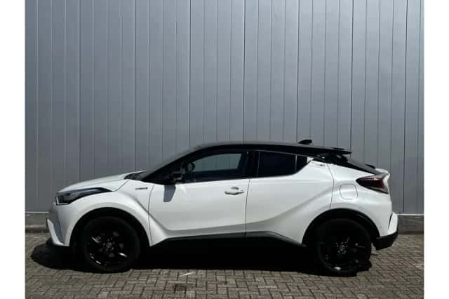 Toyota C-HR (2019) thumbnail 2