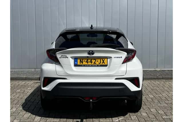 Toyota C-HR (2019) thumbnail 5