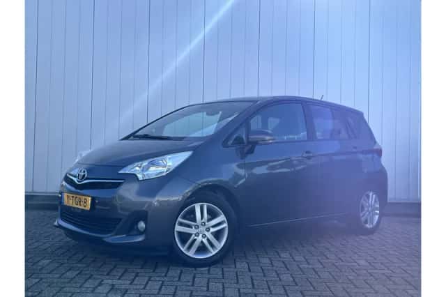 Toyota Verso-S (2012) thumbnail 1