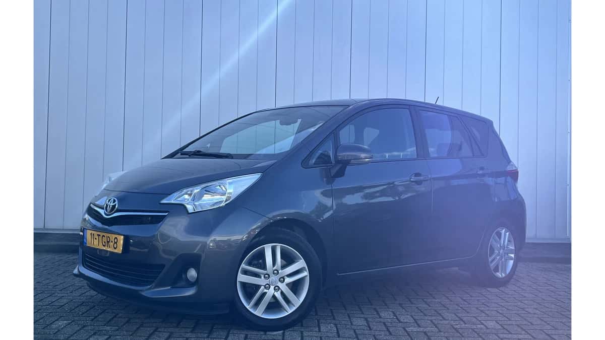 Toyota Verso-S (2012) — foto 1