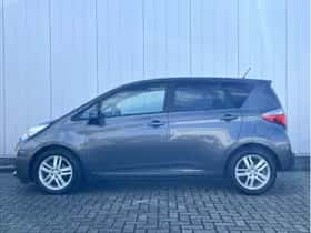 Toyota Verso-S (2012) thumbnail 2