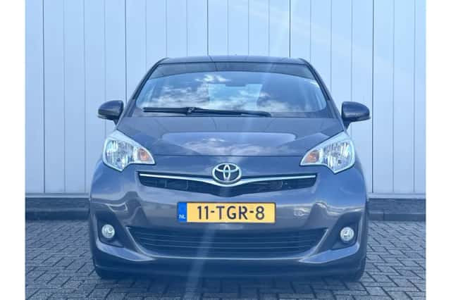 Toyota Verso-S (2012) thumbnail 3