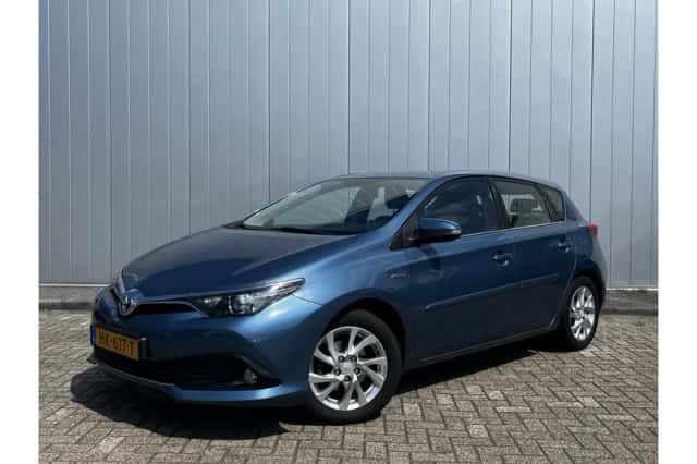 Toyota Auris (2015) thumbnail 1