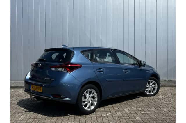 Toyota Auris (2015) thumbnail 4
