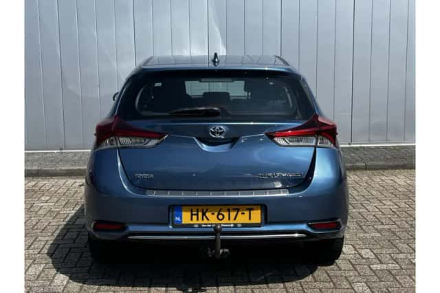 Toyota Auris (2015) thumbnail 5