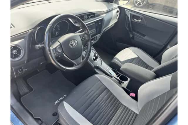 Toyota Auris (2015) thumbnail 6