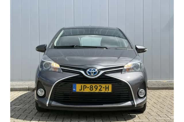 Toyota Yaris (2015) thumbnail 4