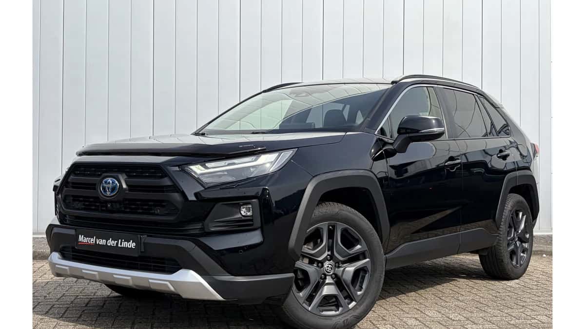 Toyota RAV4 (2023) — foto 1