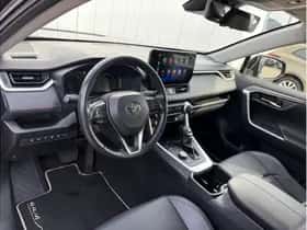 Toyota RAV4 (2023) thumbnail 6