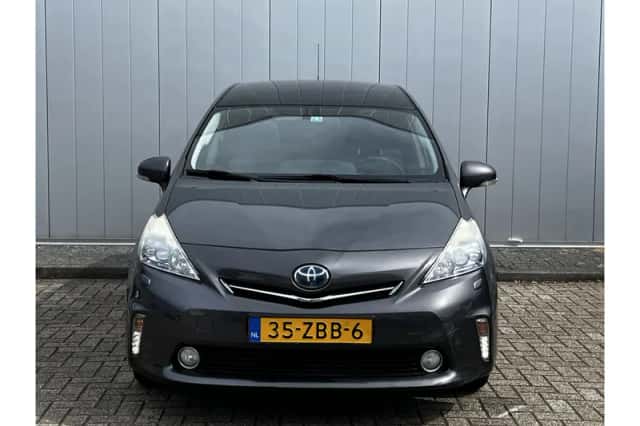 Toyota Prius (2012) thumbnail 2