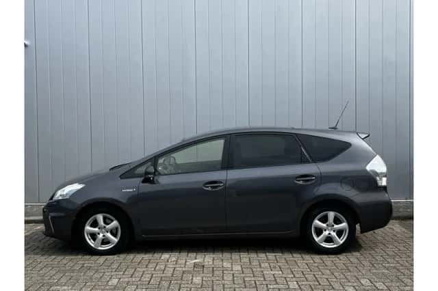 Toyota Prius (2012) thumbnail 3
