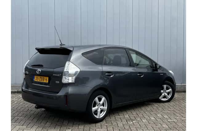 Toyota Prius (2012) thumbnail 4
