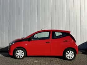 Toyota Aygo (2022) thumbnail 2