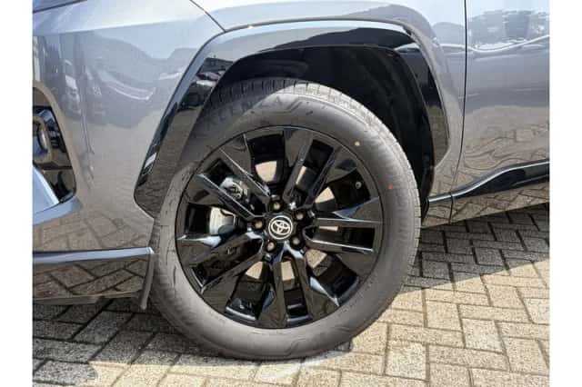 Toyota RAV4 (2025) thumbnail 6