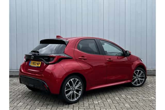 Toyota Yaris (2024) thumbnail 3