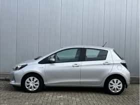 Toyota Yaris (2013) thumbnail 2