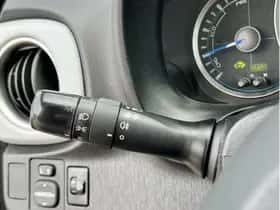 Toyota Yaris (2013) thumbnail 18