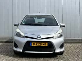 Toyota Yaris (2013) thumbnail 3