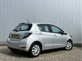 Toyota Yaris (2013) thumbnail 4