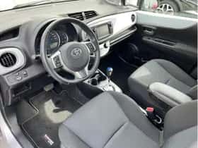 Toyota Yaris (2013) thumbnail 6