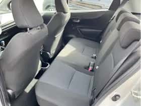 Toyota Yaris (2013) thumbnail 8