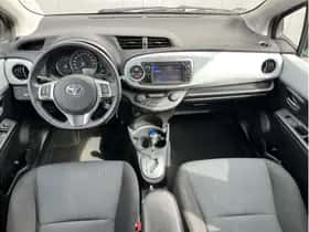 Toyota Yaris (2013) thumbnail 9