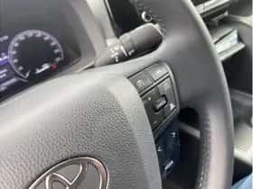 Toyota C-HR (2024) thumbnail 17