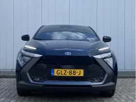 Toyota C-HR (2024) thumbnail 4