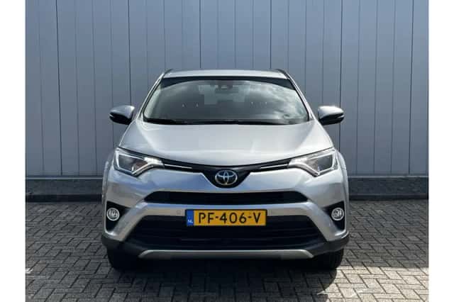 Toyota RAV4 (2017) thumbnail 3