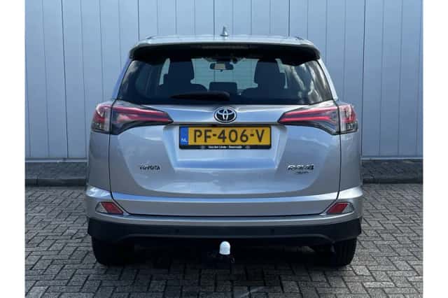 Toyota RAV4 (2017) thumbnail 5