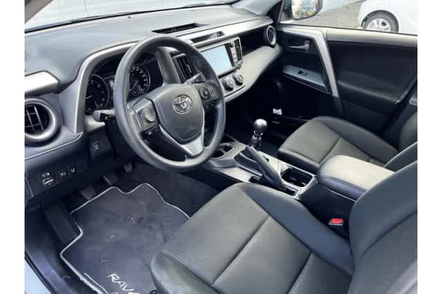 Toyota RAV4 (2017) thumbnail 6