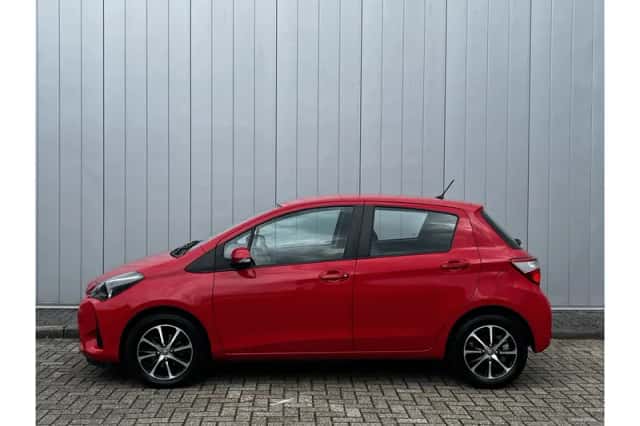 Toyota Yaris (2019) thumbnail 2