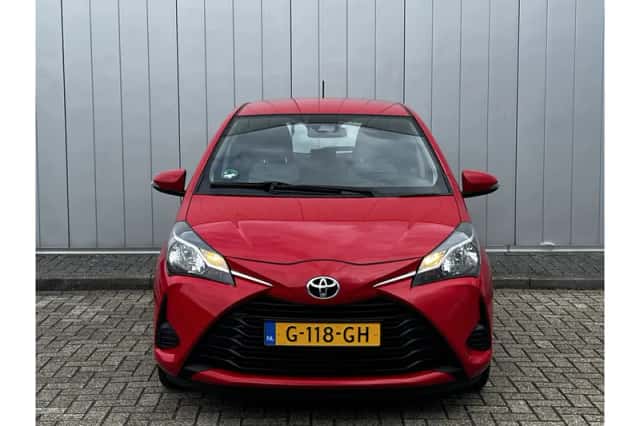 Toyota Yaris (2019) thumbnail 3
