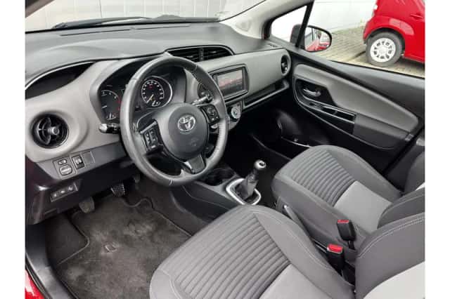 Toyota Yaris (2019) thumbnail 6