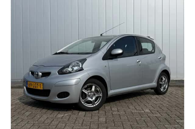 Toyota Aygo (2010) thumbnail 1