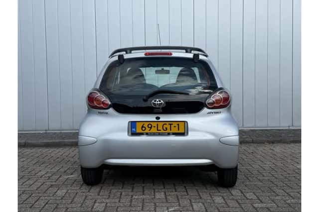 Toyota Aygo (2010) thumbnail 5