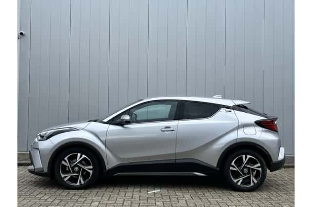 Toyota C-HR (2022) thumbnail 3